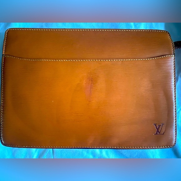 Authentic Louis Vuitton Epi Pochette - Picture 6 of 7